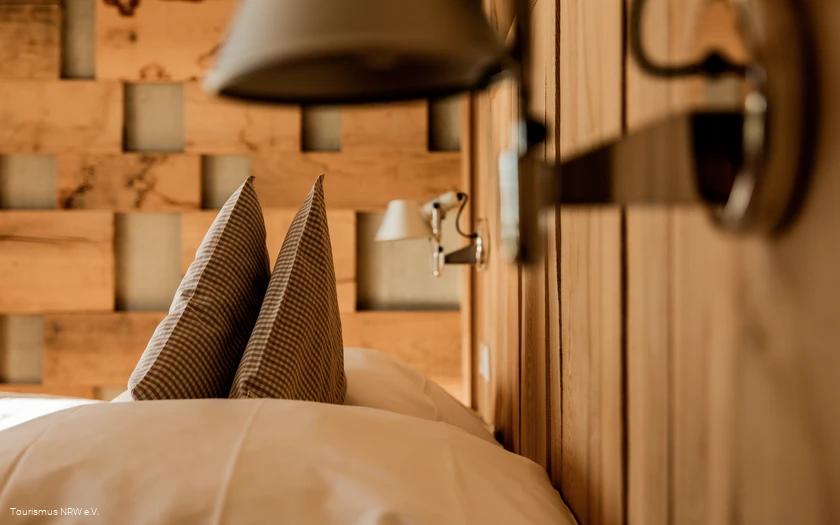 Liebesgrün SLD Nahaufnahme Bett FY © Tourismus NRW e.V..jpg