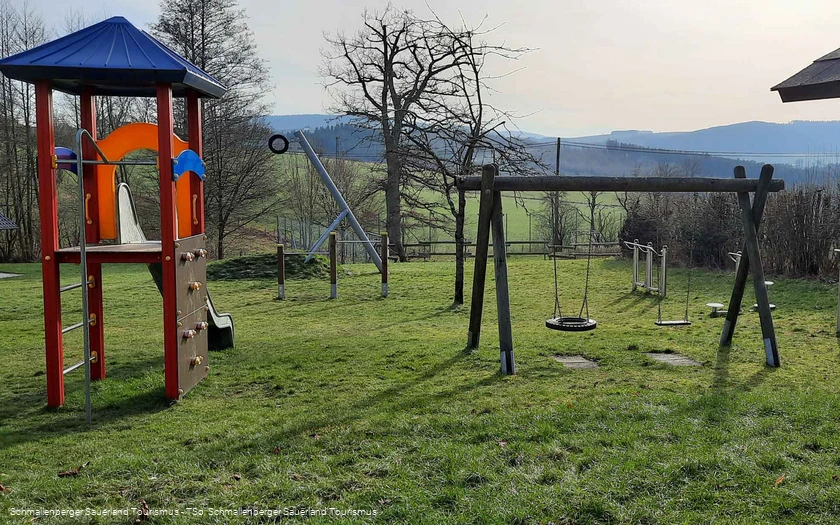 Mehrgenerationenspielplatz in Berghausen