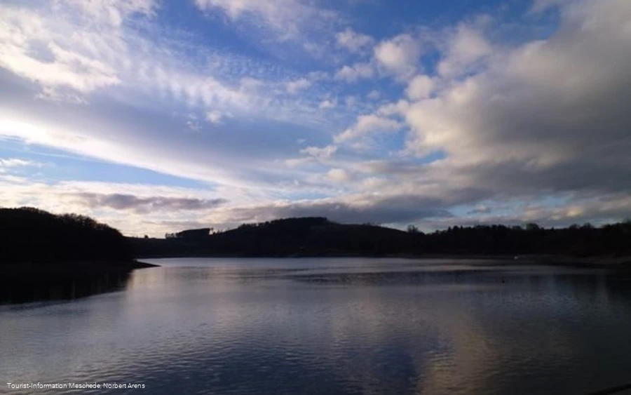 Dämmerung am Hennesee Dämmerung am Hennesee