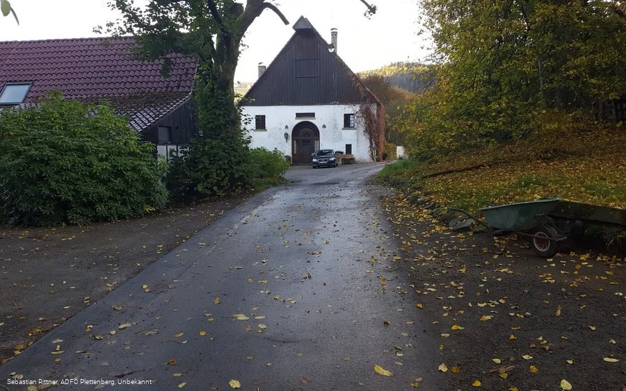 Weg durch das Forsthaus Soen