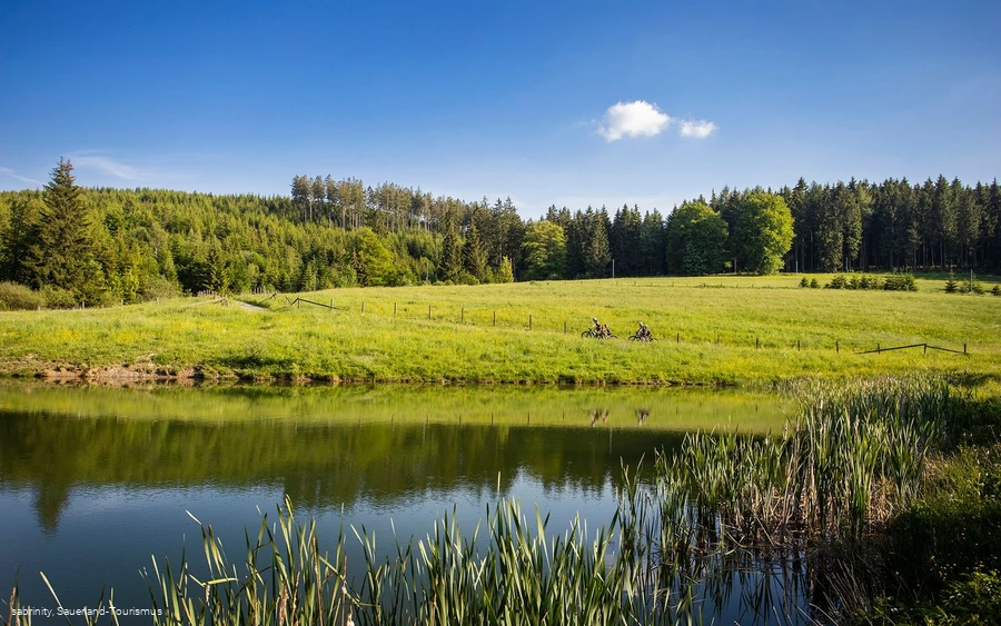 mtb-kinder-see-natur c) sabrinity Sauerland-Tourismus.jpg