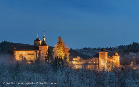 Die Burg aus der Ferne
