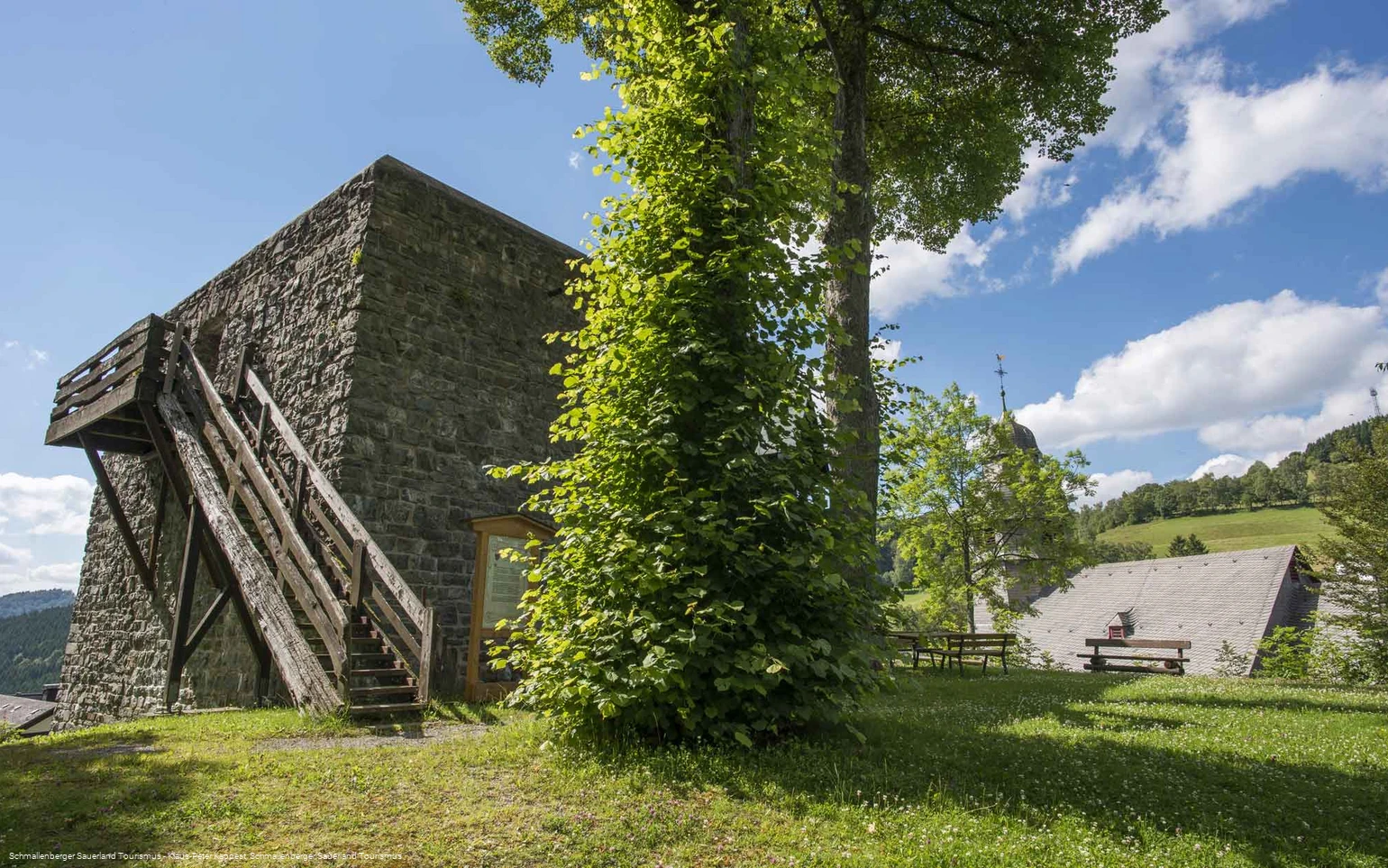 Burgruine Rappelstein in Schmallenberg-Nordenau