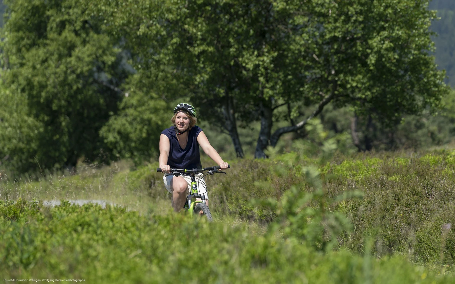 Bikerin auf einer Genussradeltour