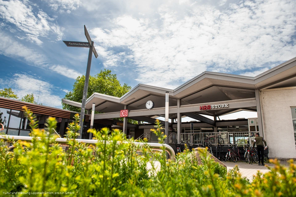Bahnhof_Lippstadt_(c) KWL Kultur und Werbung Lippstadt GmbH Pro-t-in GmbH (1).jpg Bahnhof_Lippstadt_(c) KWL Kultur und Werbung Lippstadt GmbH Pro-t-in GmbH (1).jpg