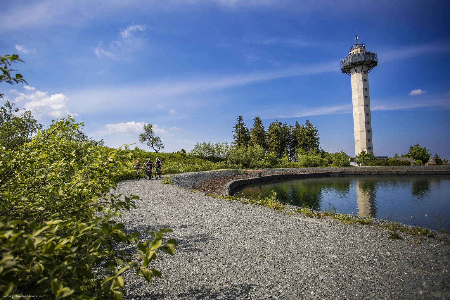 Hochheideturm und Bergsee auf dem Ettelsberg