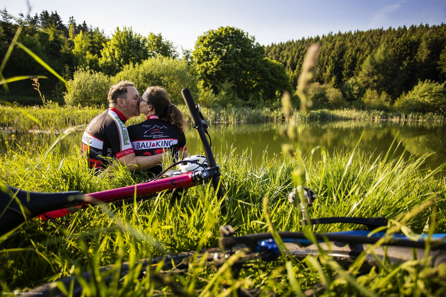 Biker-Paar bei der Rast 